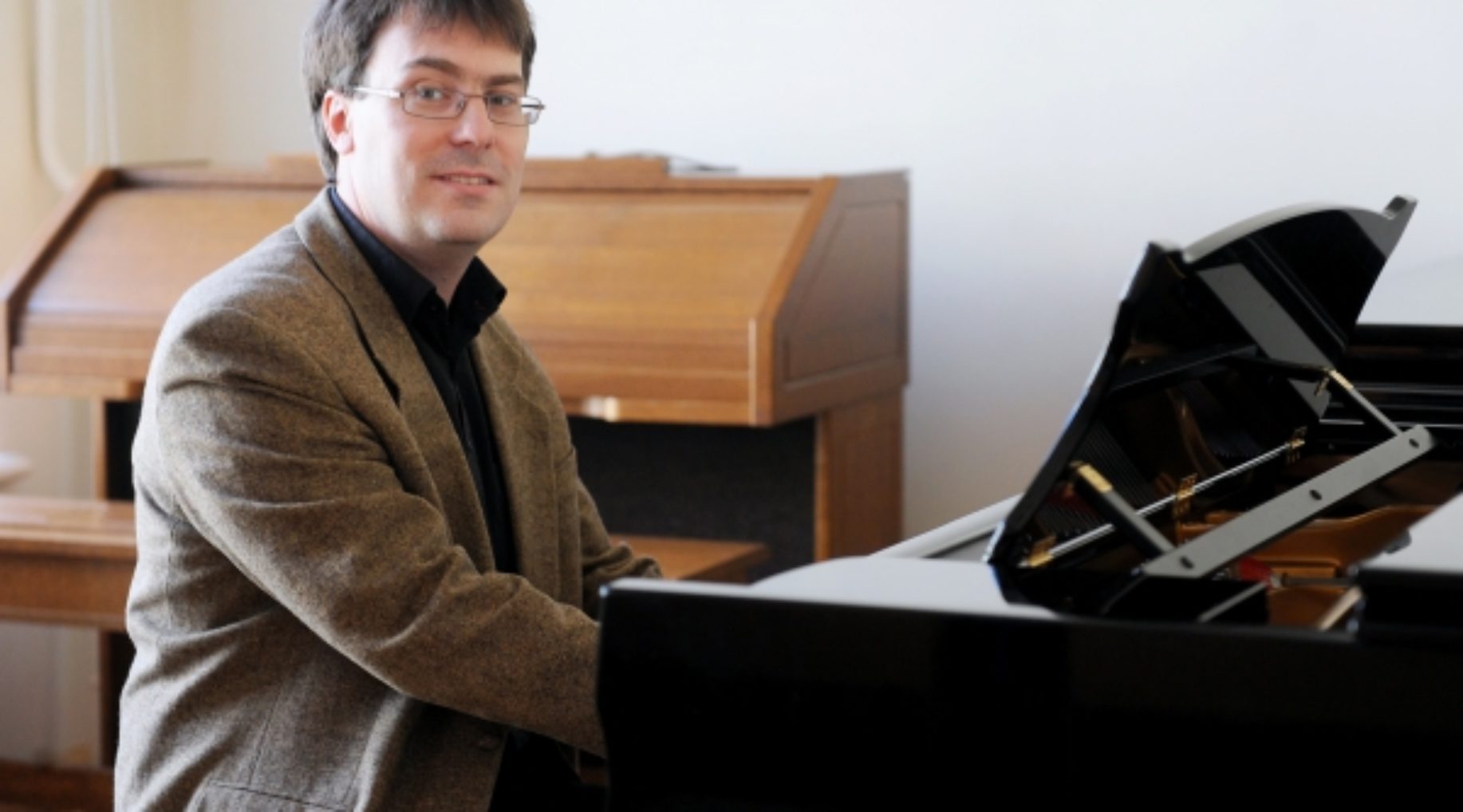 Pianist Toms Ostrovskis vividly presents Alfrēds Kalniņš' works on new ...