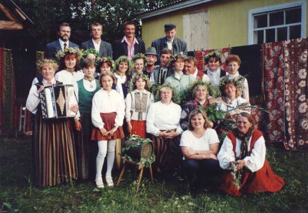 Folklore group Varavīksne